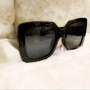 🖤NEW! Oversized Black Sunglasses🖤